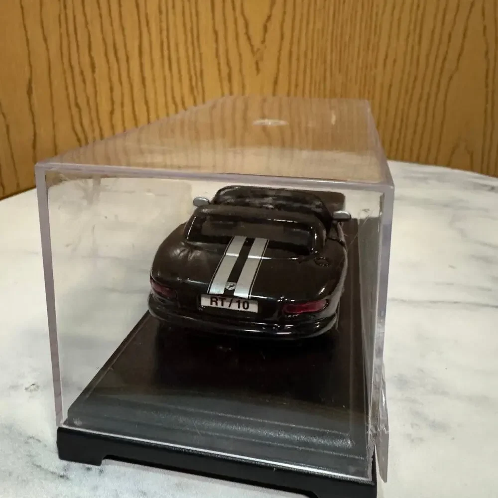 Die cast car 96’ dodge Viper